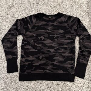 Athleta Women's Black and Gray Camo Sweatshirt